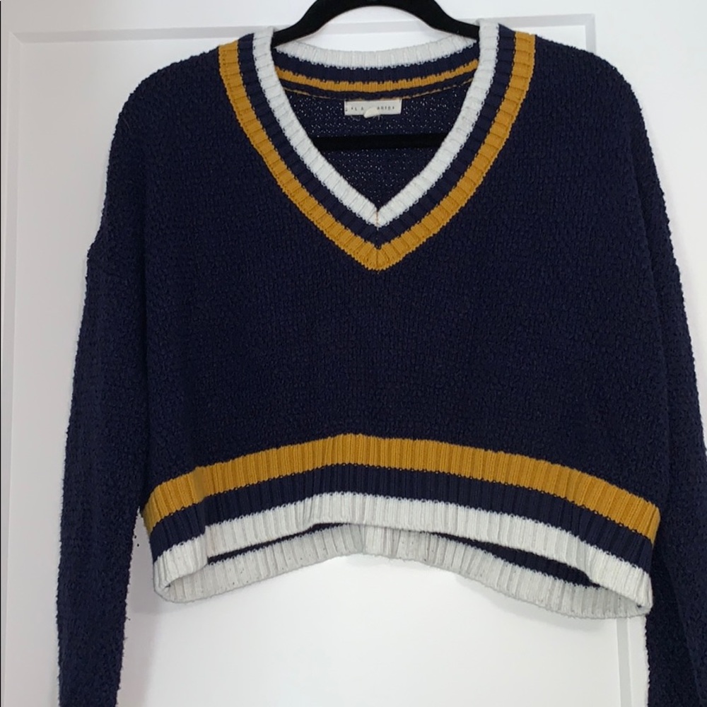 La Hearts v neck Sweater